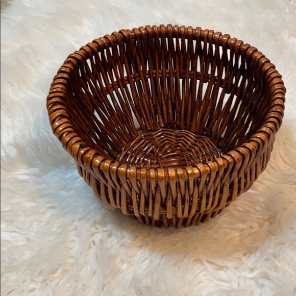 VINTAGE ROUND THICK WICKER BASKET